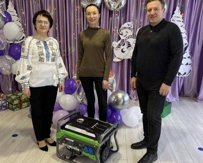Радник голови Житомирської обласної ради передав дитсадку генератор