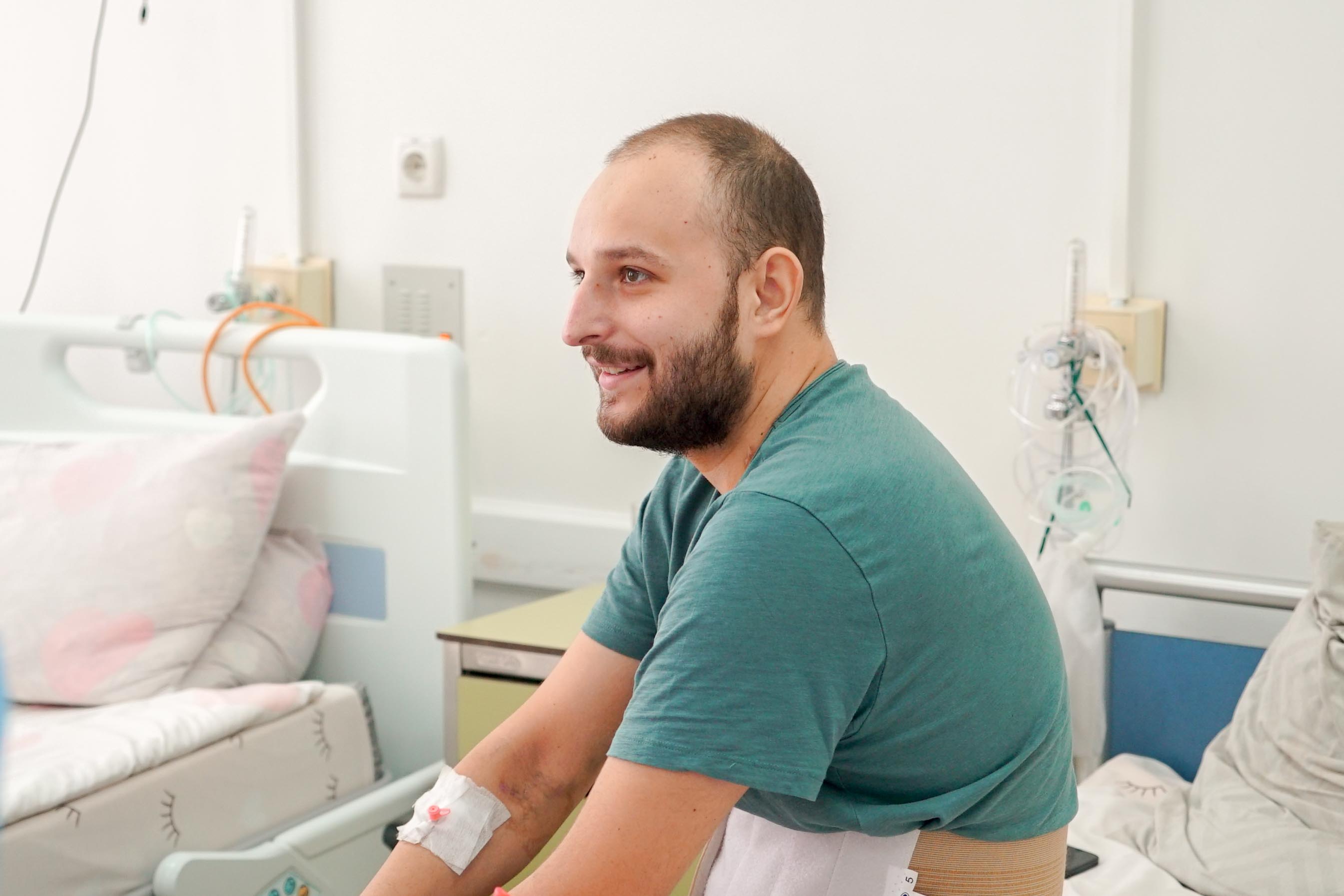 Володимир Ширма привітав з випискою з лікарні військовослужбовця з Житомира, якому зробили операцію з трансплантації нирки