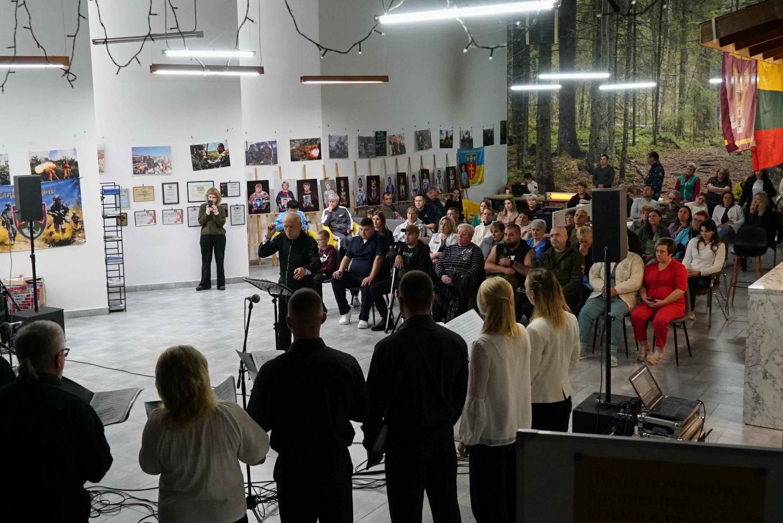 Музика, що лікує: виступ хорової капели «Орея» в обласному центрі реабілітації