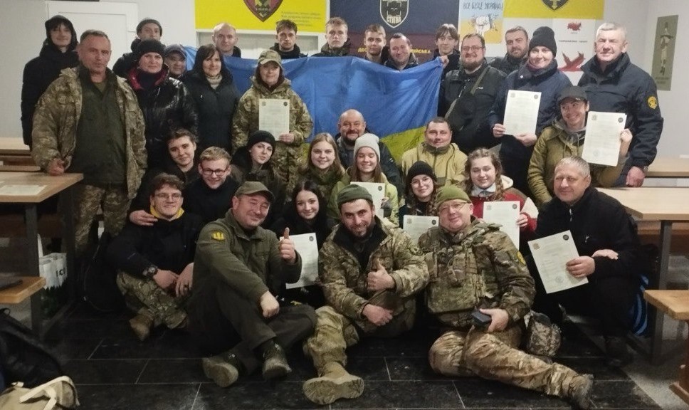 Студенти та службовці завершили курс підготовки до національного спротиву