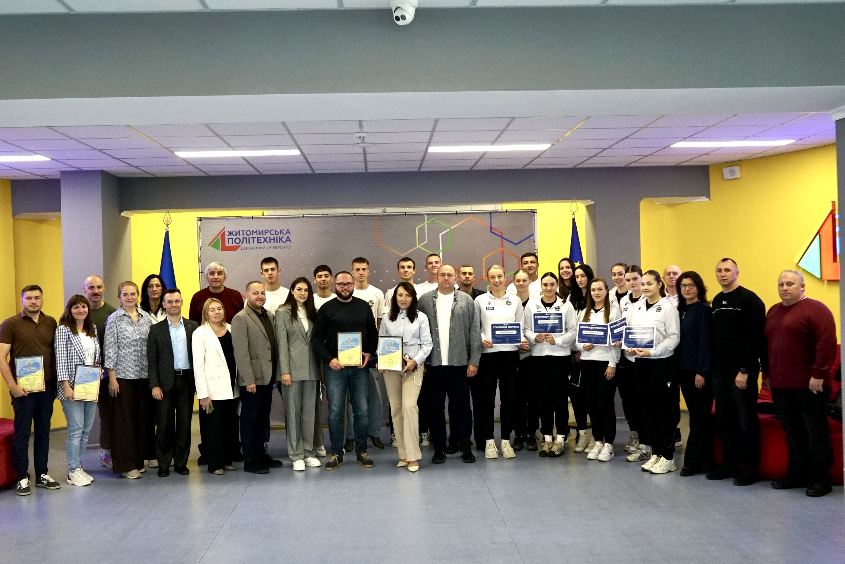 Олег Дзюбенко привітав студентів-спортсменів Державного університету «Житомирська політехніка» під час вручення стипендій за спортивні досягнення