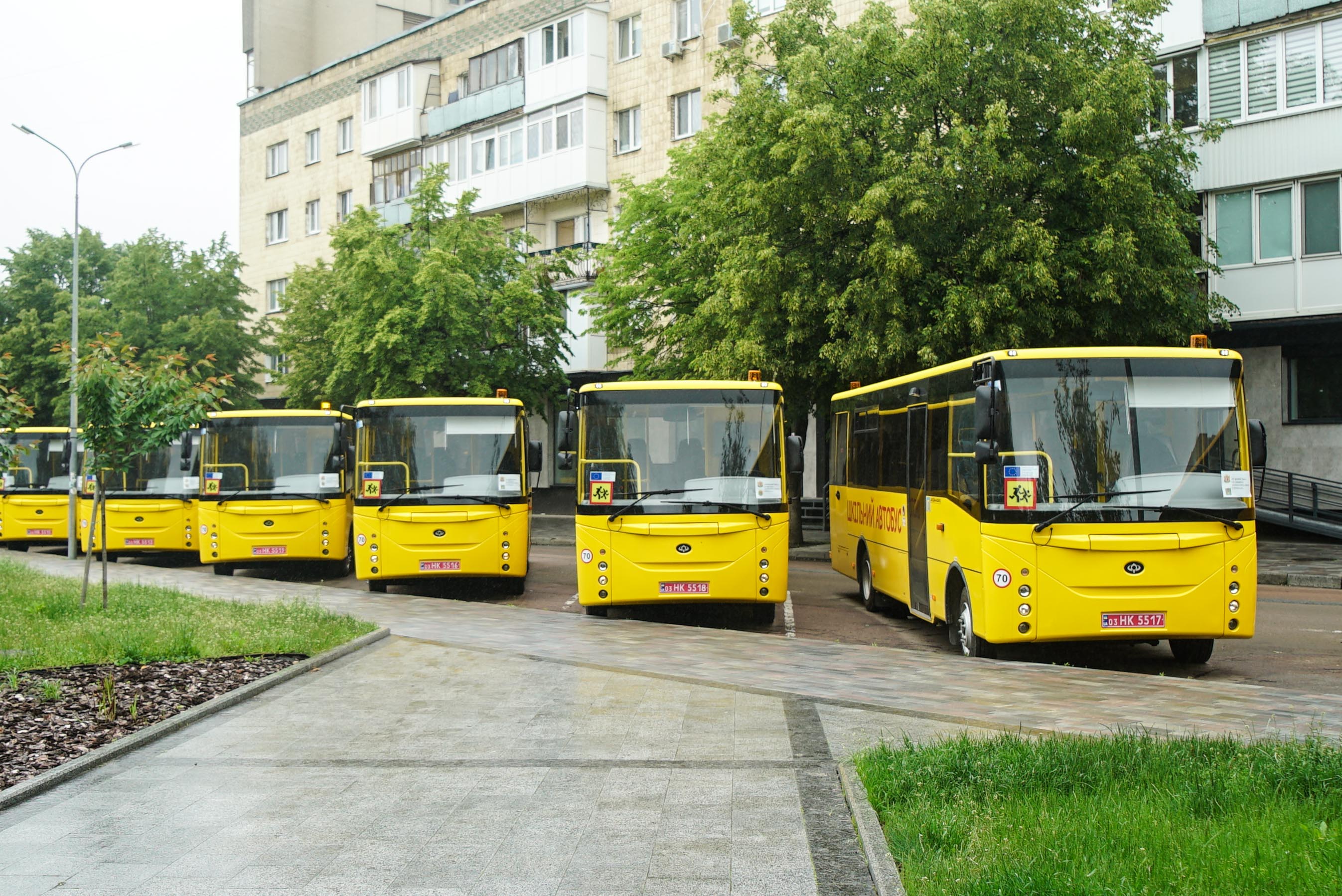 Громади Житомирщини отримали 27 нових шкільних автобусів